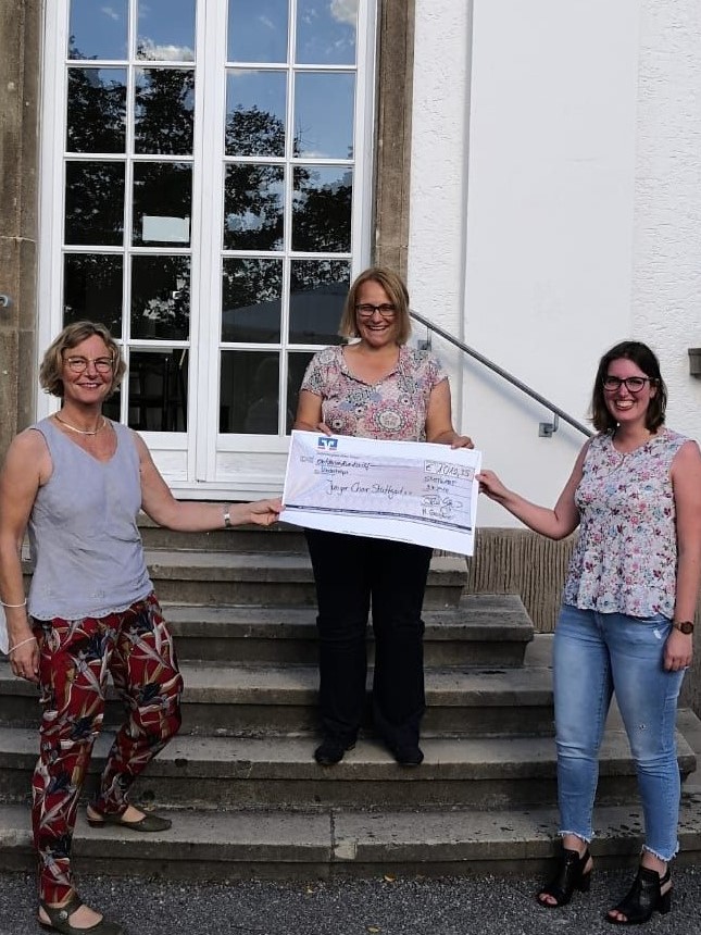 spendenuebergabe ausschnitt 2 spendenuebergabe ausschnitt 2